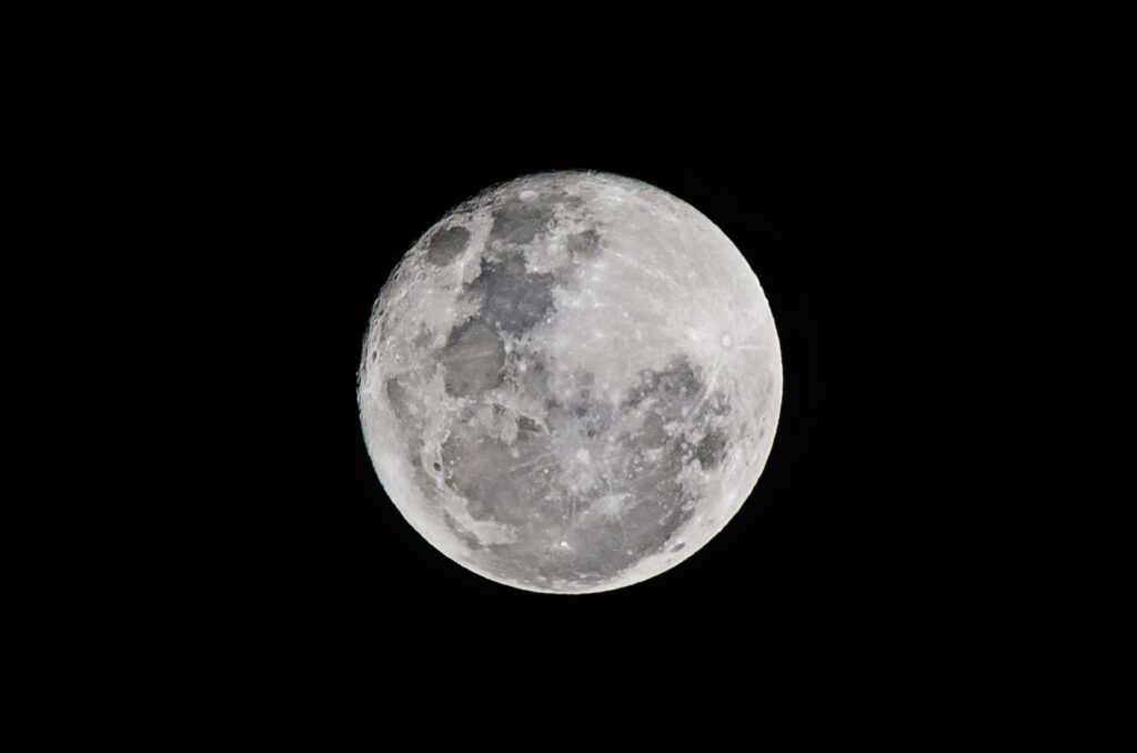 NASA revizuiește drastic Artemis: abandonează stația lunară și mizează pe o bază pe Lună