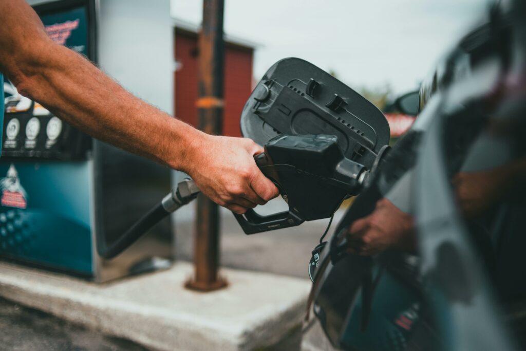 ANPC lovește puternic stațiile de carburanți: 1,5 milioane de lei în amenzi într-o zi