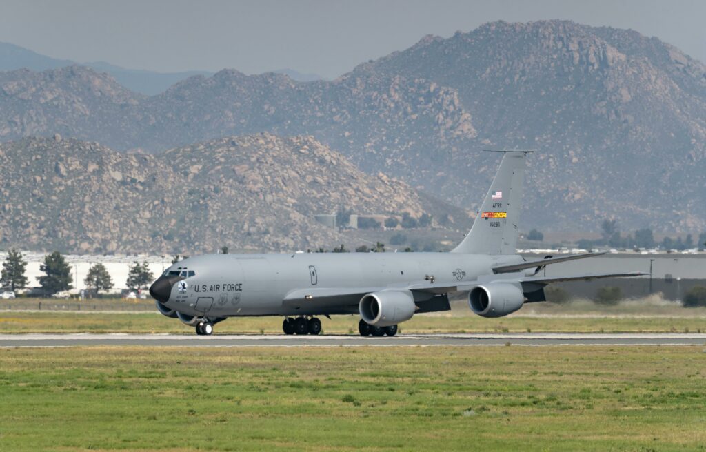 Avioane americane de realimentare, staționate la București, intră în acțiune lângă Cipru