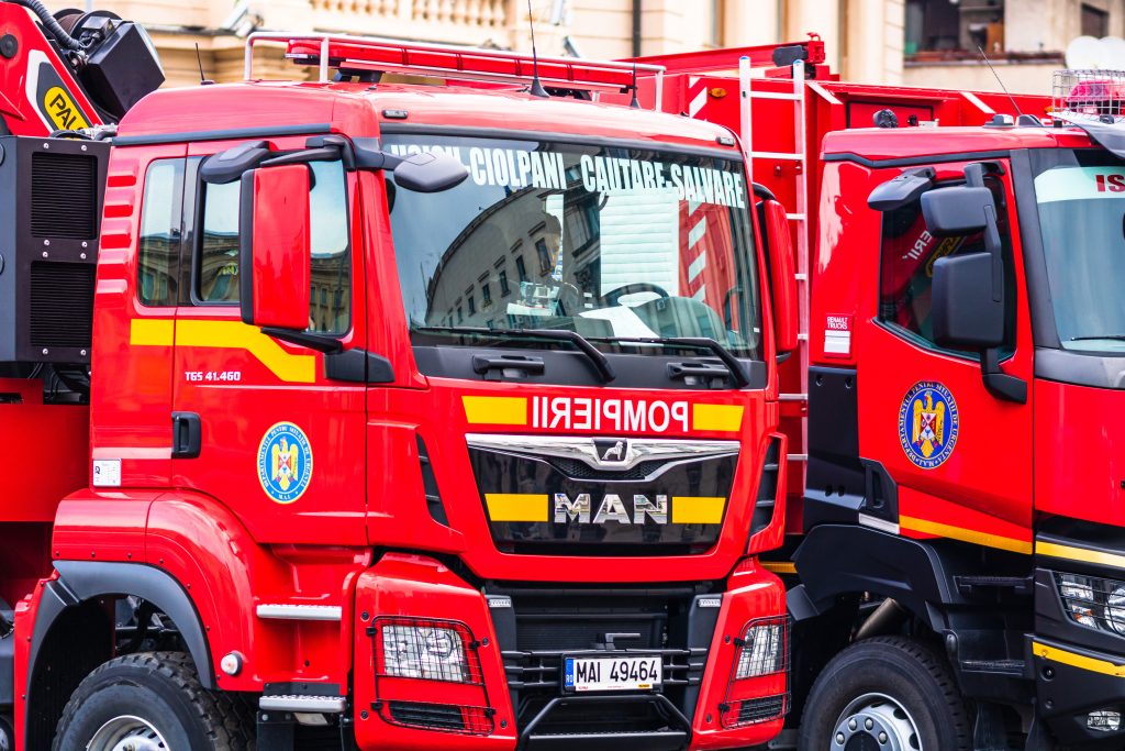 Incendiu devastator în Argeș: proprietar găsit mort de pompieri