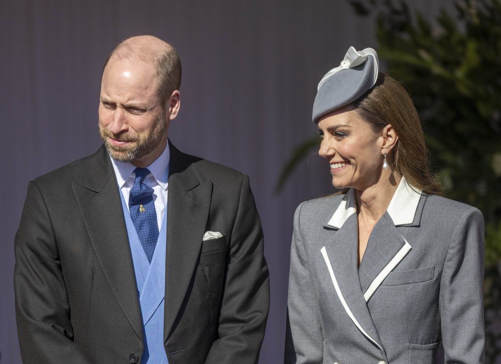 Kate, apariție elegantă alături de William la Windsor. Imagini cu ținuta regală.