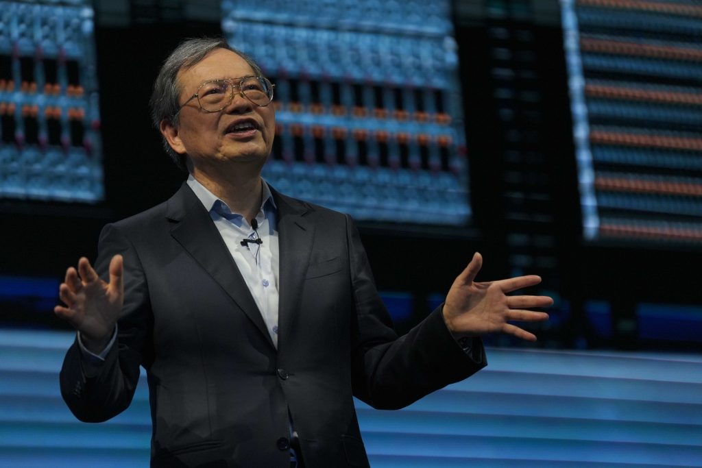 Scandal în Silicon Valley: Fondator SMCI, acuzat de exporturi ilegale de cipuri în China