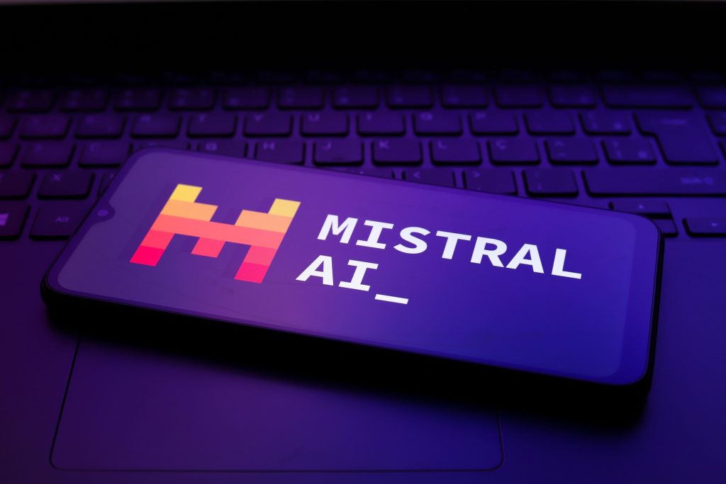 Fondatorul Mistral cere „taxă pe venit” pentru imunitate legală în Europa