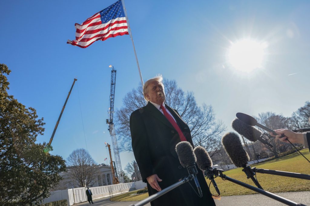 Trump îl ironizează pe fostul șef contraterorism după demisie Iran