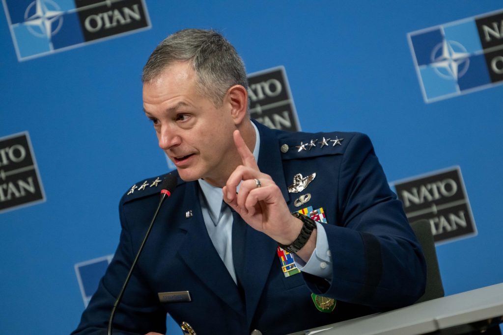 NATO își mută misiunea din Irak în Europa, din cauza războiului