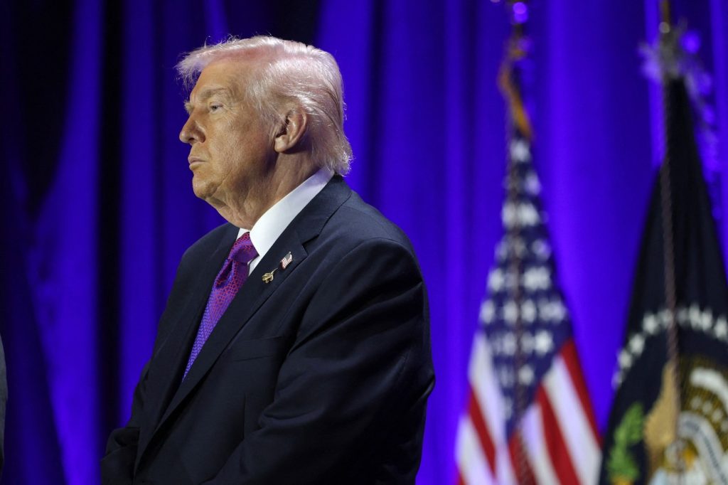 Trump vrea golf și lux în Cluj, lângă gropile de gunoi ale săracilor