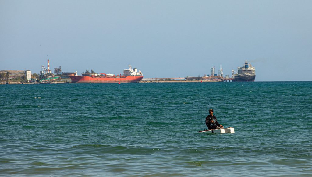 Nava rusească cu 730.000 barili petrol se îndreaptă spre Cuba, sfidând blocada SUA