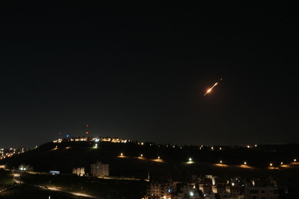 Rachetă iraniană interceptată în ultima secundă deasupra Israelului
