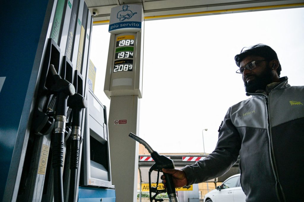 Italia reduce accizele la carburanți, вследând exemplul Austriei