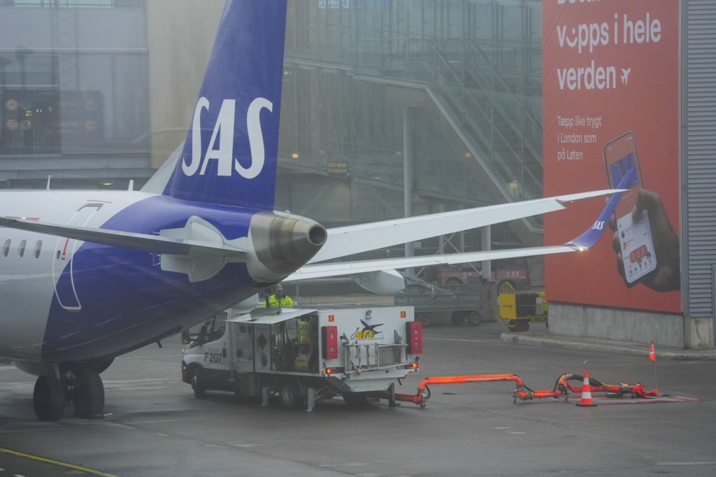 Peste 1.000 de zboruri anulate la o companie aeriană europeană din cauza scumpirii combustibilului