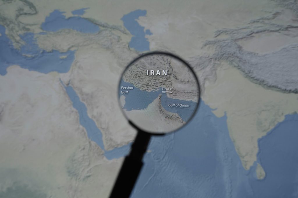 Iranul amenință cu represalii dacă Trump atacă infrastructura energetică