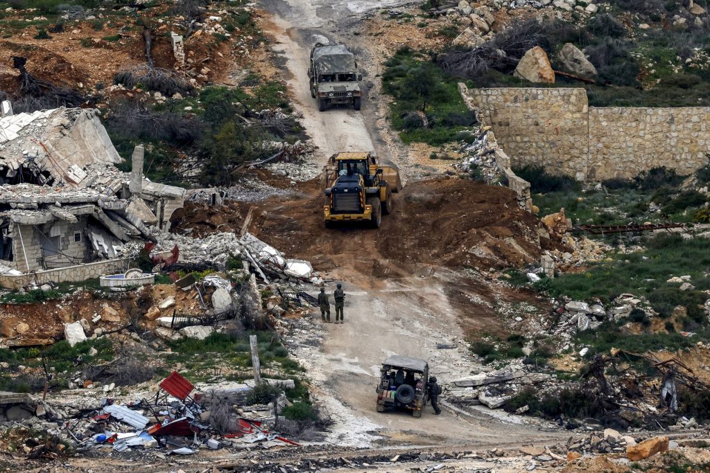 Israelul își intensifică ofensiva în Liban: armata distruge poduri și case