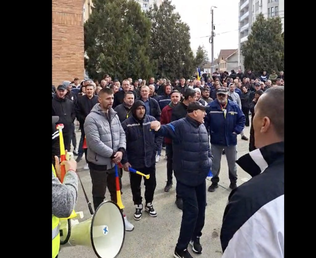 Angajații Complexului Energetic Oltenia protestează la Târgu Jiu după anunțul concedierilor