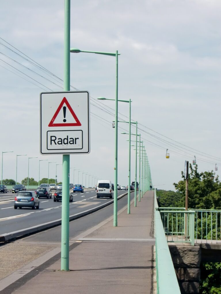Amendă record: 120.000 euro pentru viteză excesivă cu 59 km/h într-o zonă cu limită 30 km/h