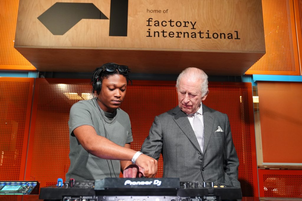 Regele Charles, DJ la Manchester: Imagini inedite cu monarhul!