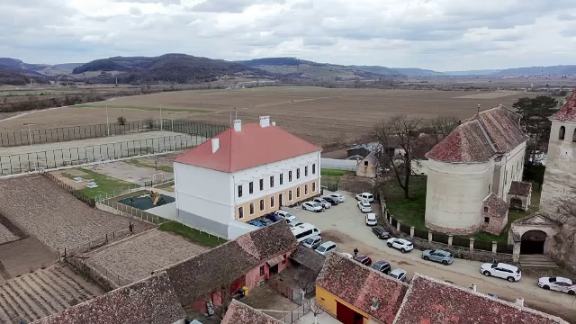 Sibiu: O comună luptă împotriva abandonului școlar cu o școală modernizată