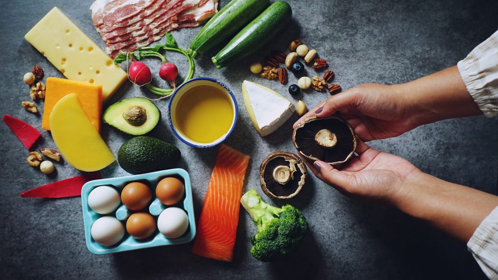 10 Gustări Sănătoase care Ard Grăsimi și Reduc Foamea, Recomandate de Nutriționist