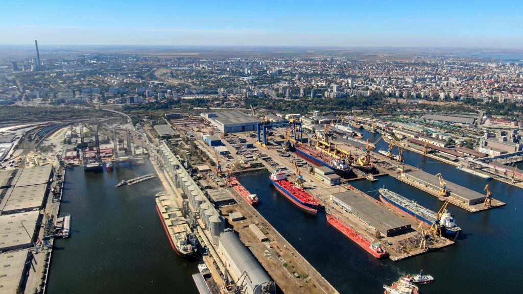 Rusia își finanțează războiul prin România: afaceri de miliarde, controlate manual