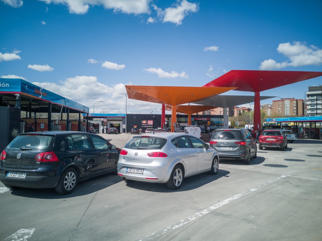 Criza pe piața țițeiului: cine și când poate declara și ce măsuri pot lua autoritățile