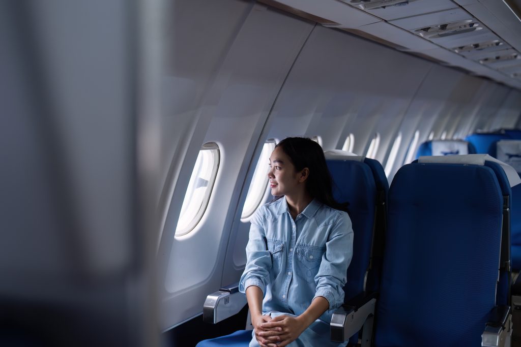 Însoțitoare de zbor avertizează: un articol vestimentar pe care nu ar trebui să-l porți niciodată în avion