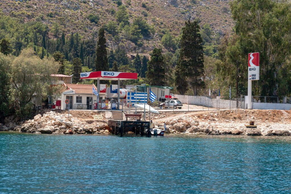 Grecia: Cozi lungi la benzinării, deși prețul ajunge la 2,4 euro/l