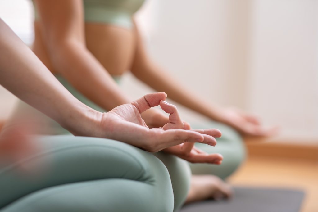 Tehnici de mindfulness pentru reducerea stresului zilnic la începători