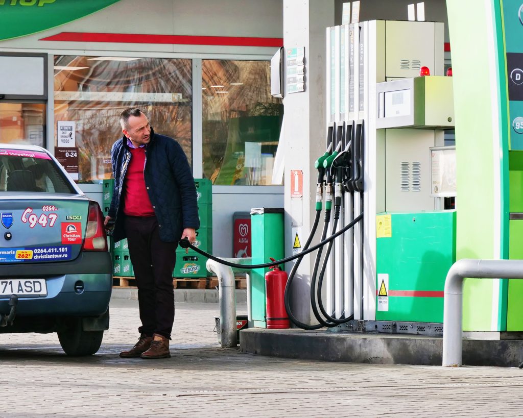 Prețurile carburanților cresc de trei săptămâni, avertizează analiștii