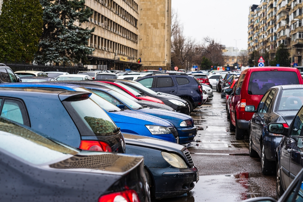 Mașinile electrice și hibride, parcate gratuit sau cu plată în București? Primarul Ciucu: „Și eu am hibrid