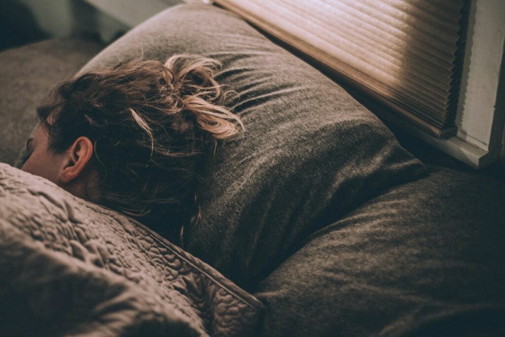 Vrei să te trezești odihnit la 7? Descoperă ora ideală de culcare