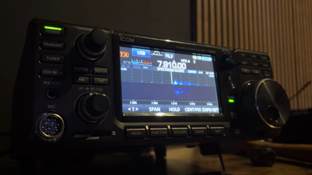 Misterioase transmisii radio interceptate de la începutul războiului din Orient, vizând probabil Iranul