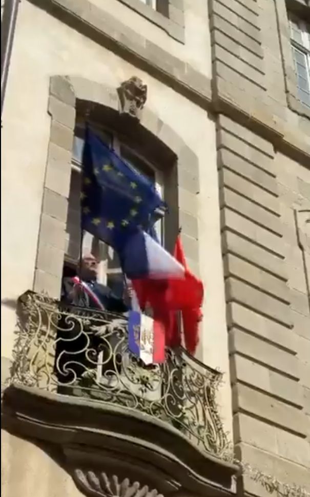 Primar nou ales în Franța scoate steagul UE de pe primărie