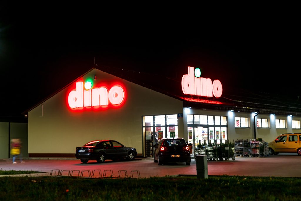 Concediată după ce a reclamat frigul la -2 grade într-un supermarket din Polonia