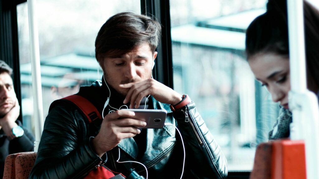 Câștigă bani online în 2026: aplicații care te plătesc pentru navigare