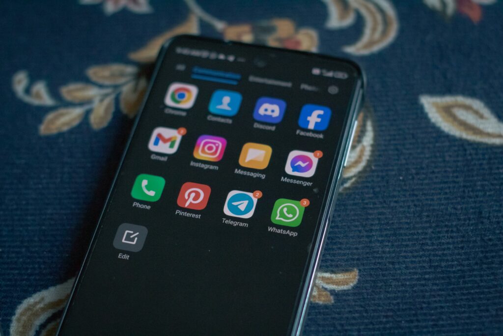 FBI avertizează: hackerii iranieni folosesc Telegram pentru a fura date cu malware