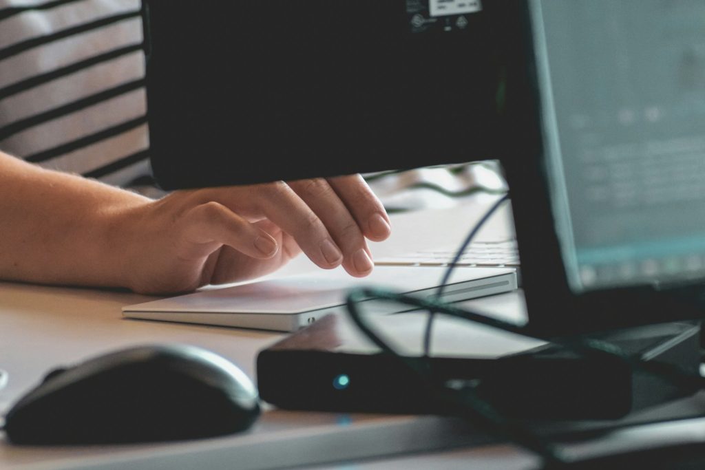 Românii cer statului: 80% vor interacțiuni online, dar reformă digitală prea lentă