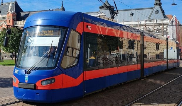Accidentele cu tramvaiele noi din Oradea umplu service-urile locale