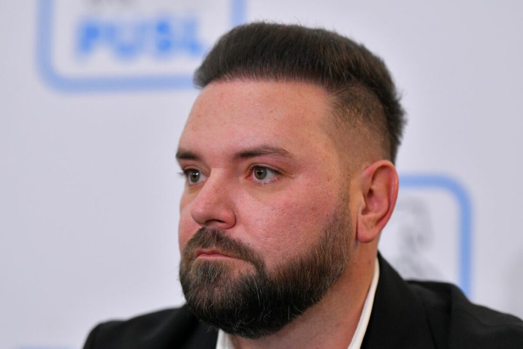 Piedone Jr. modernizează Ferentari: „Semnalați gropile cu share location