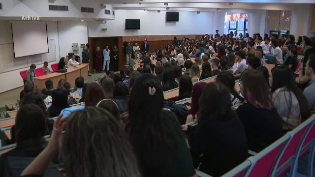 Profesorii de la Universitatea București intră în grevă japoneză după tăierea a 11 programe de studii