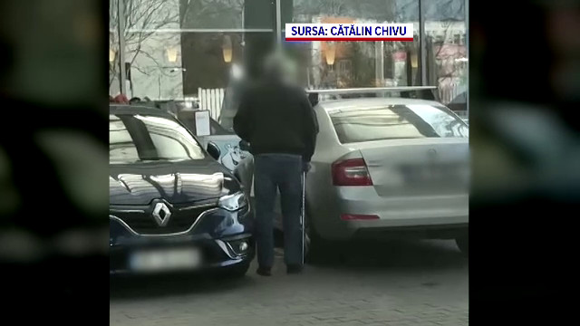 Bărbat cu cârje, filmat la volan, căutat de polițiștii din Brăila