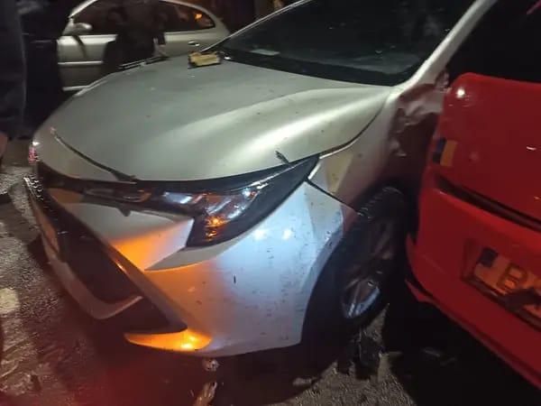 Vehicul scăpat de sub control: 8 mașini distruse în Capitală