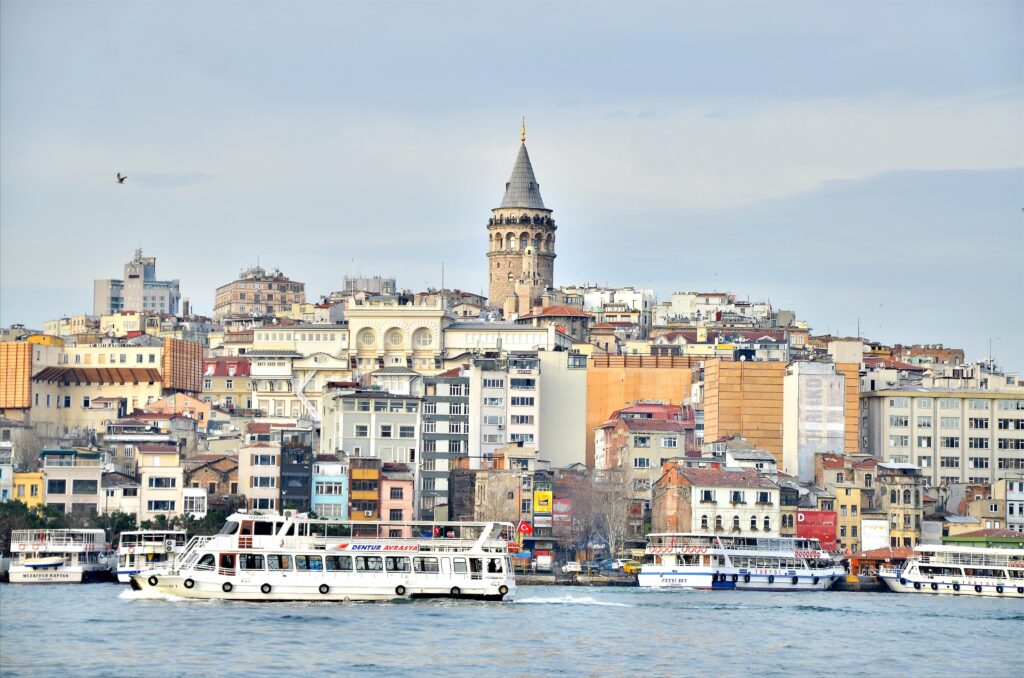 Explozie de gaz în Istanbul: două clădiri prăbușite înainte de meciul cu România