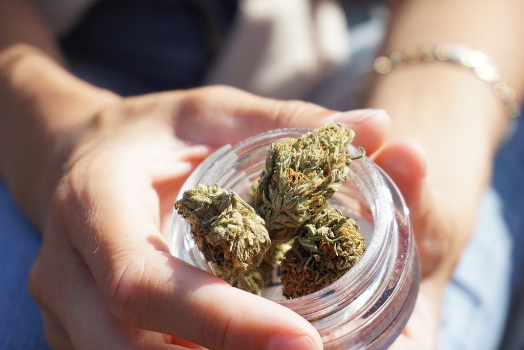 Trump schimbă regulile: marijuana, din noua categorie a drogurilor mai puțin periculoase