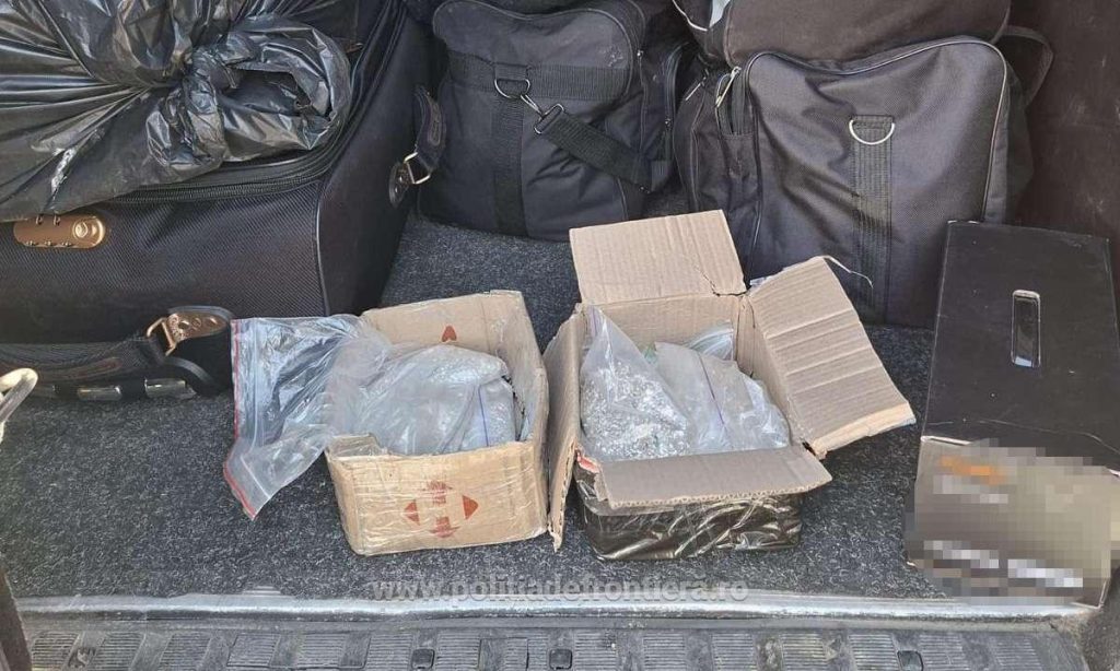 Polițiștii descoperă 155.000 de lei într-un microbuz cu destinația Cehia
