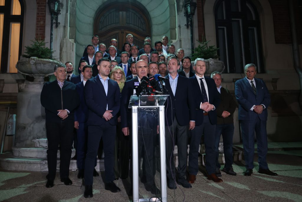 Guvernul Bolojan, în criză după retragerea sprijinului PSD: ce urmează?
