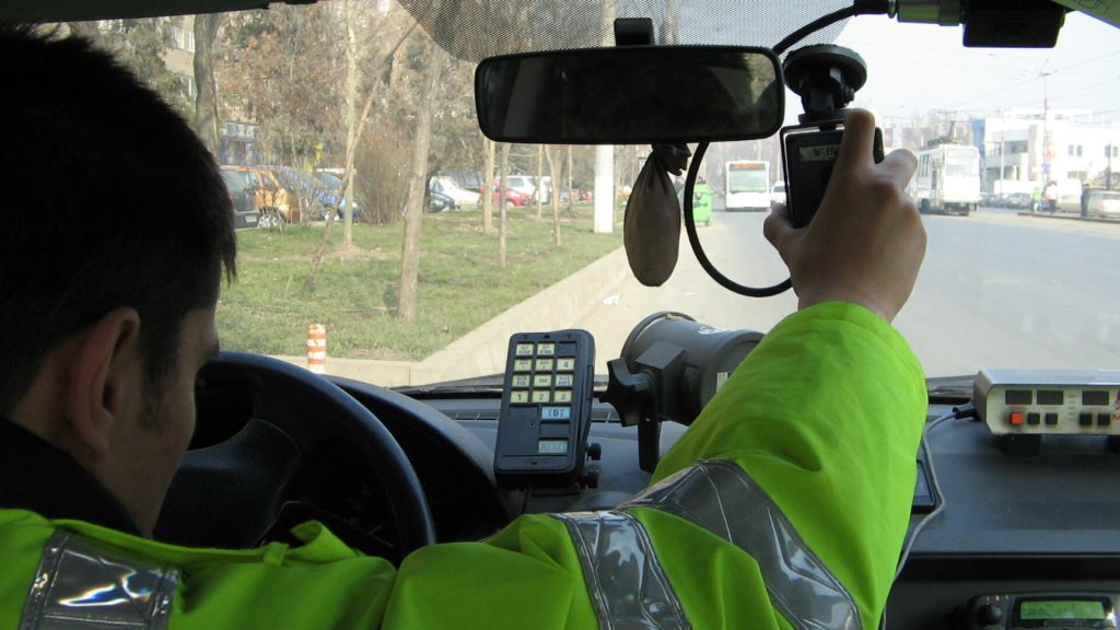 Polițist din Galați amendat și fără permis după o razie fulger a colegilor.