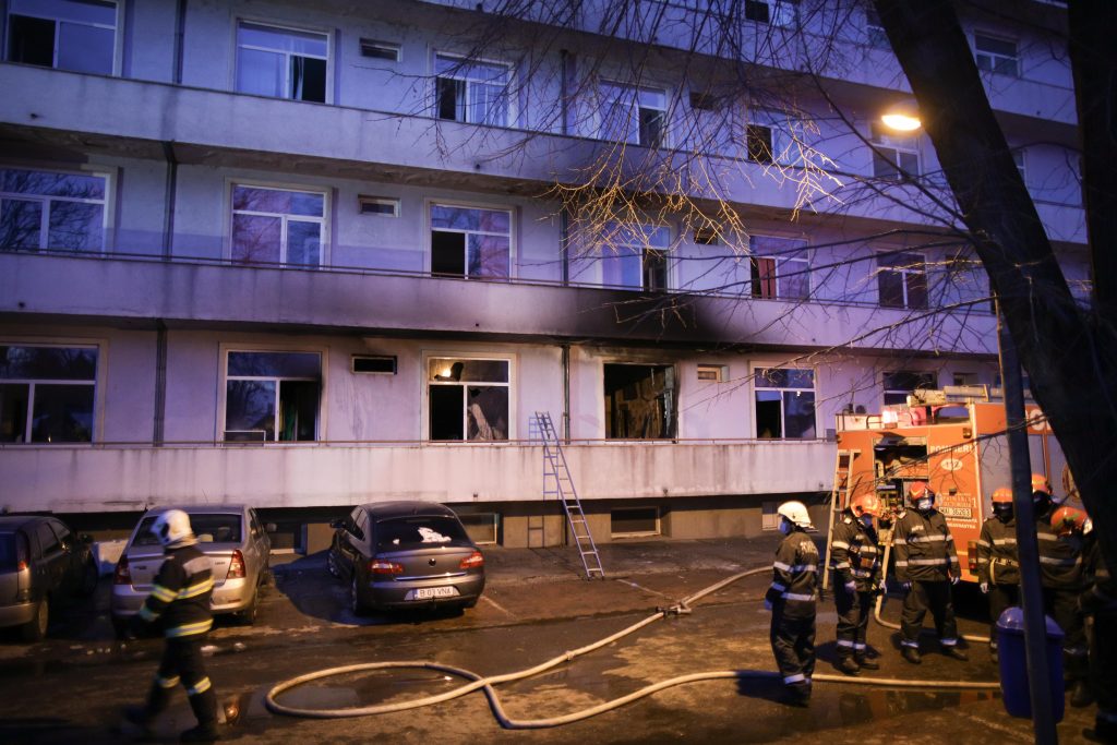 Patru inculpați trimiși în judecată pentru incendiul fatal de la spitalul „Matei Balș