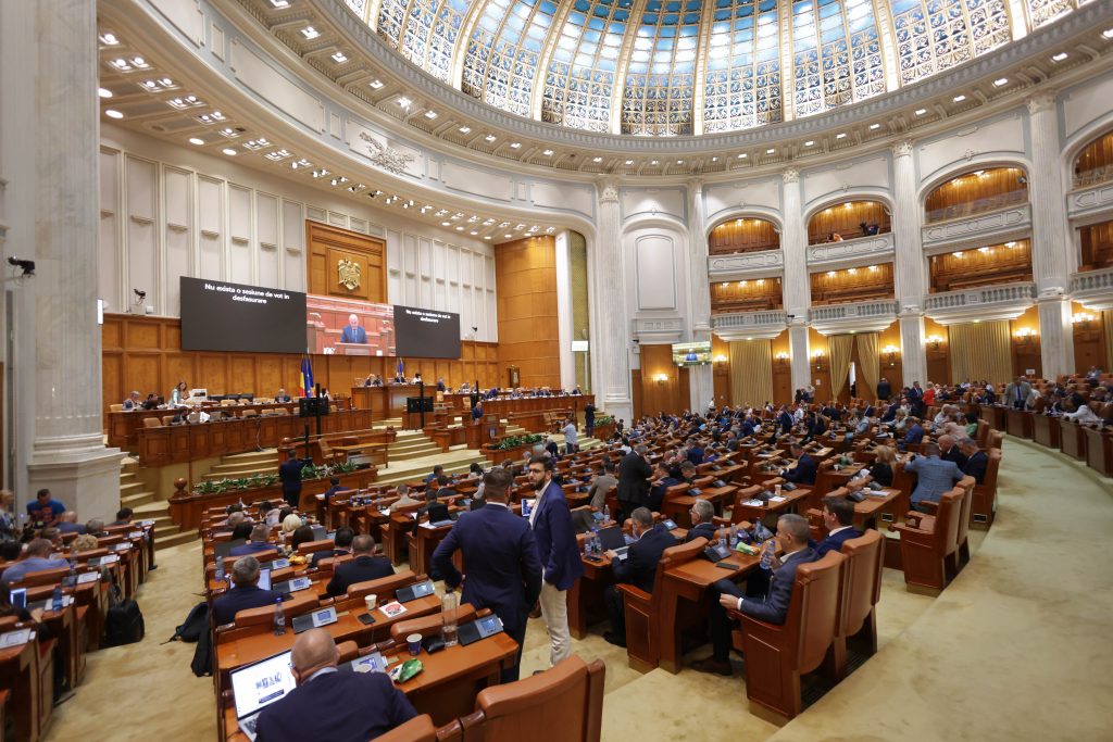 Leu în cădere liberă: recorduri negative la schimbarea premierilor