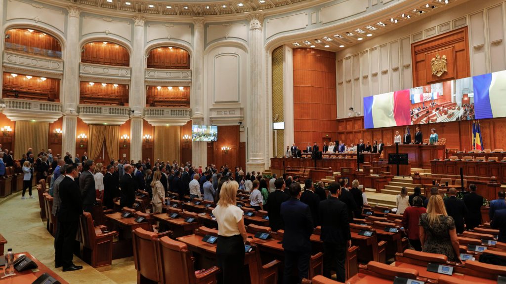 Nouă lege a salarizării: indemnizația de hrană și sporul pentru condiții vătămătoare eliminate