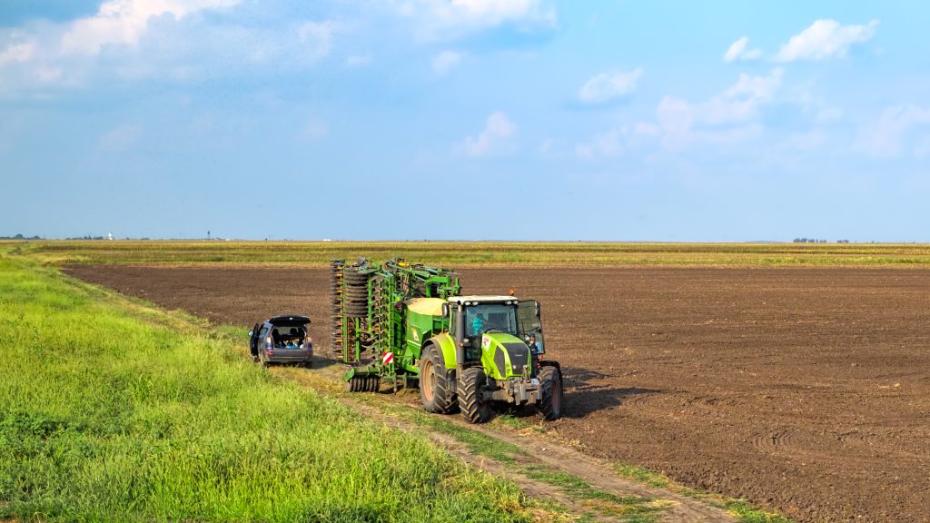 Stațiunile agricole, abandonate, riscă să distrugă securitatea alimentară a României.