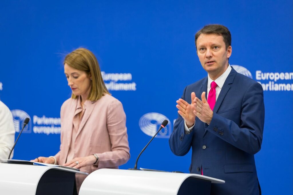 Mureșan: Statele UE fără reforme riscă blocarea fondurilor europene